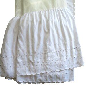 Vintage Queen White Eyelet Embroidery Bed Skirt Scalloped Hem 14" Drop